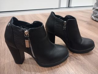 Botines de tacón negros. XTI. Nuevos. 