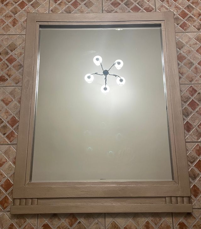 ESPEJO CON MARCO DE MADERA