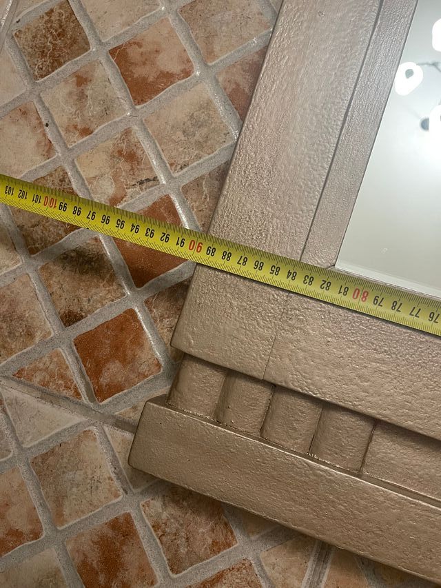 ESPEJO CON MARCO DE MADERA