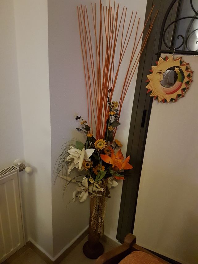 Columna de flores artificiales