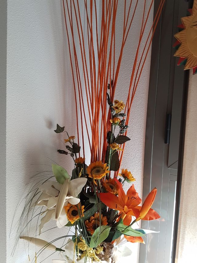 Columna de flores artificiales