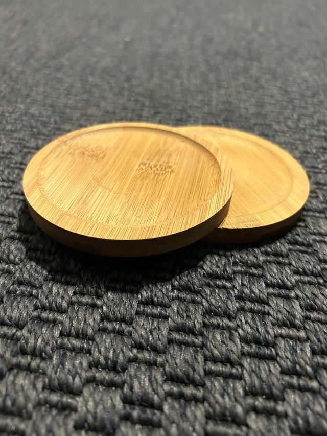 Portavasos de madera.