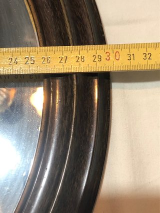 Specchio ovale con cornice in legno