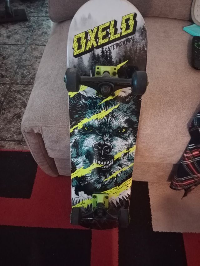 Monopatín marca OXELO