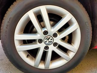 Pirelli P7 (205/55/16) + llantas Volkswagen de 16"