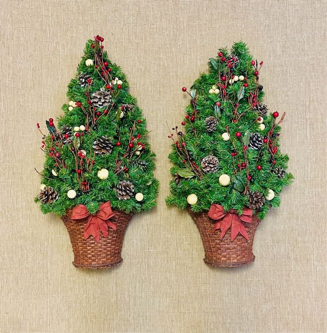 Alberi di natale addobbati con luci