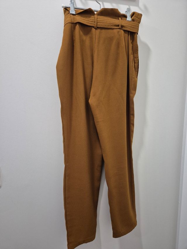 Pantalón paper bag camel - Stradivarius