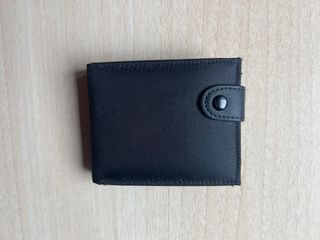 Cartera de color negra