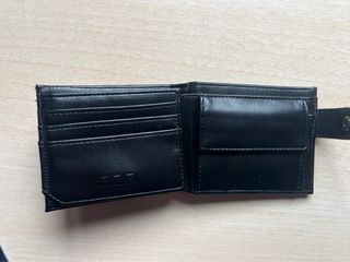 Cartera de color negra