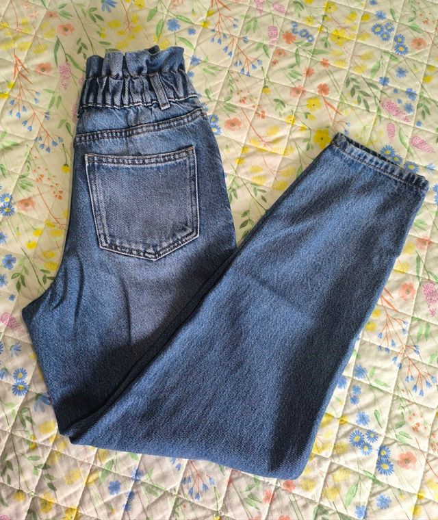 Pantalón vaquero con goma en la cintura