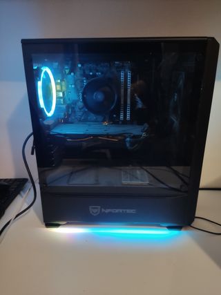 PC COM SILVER RYZEN 5 y Monitor