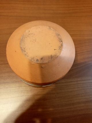 Vaso in terracotta con decorazioni