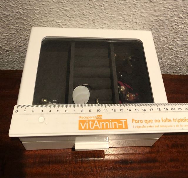 Joyero de madera y cristal