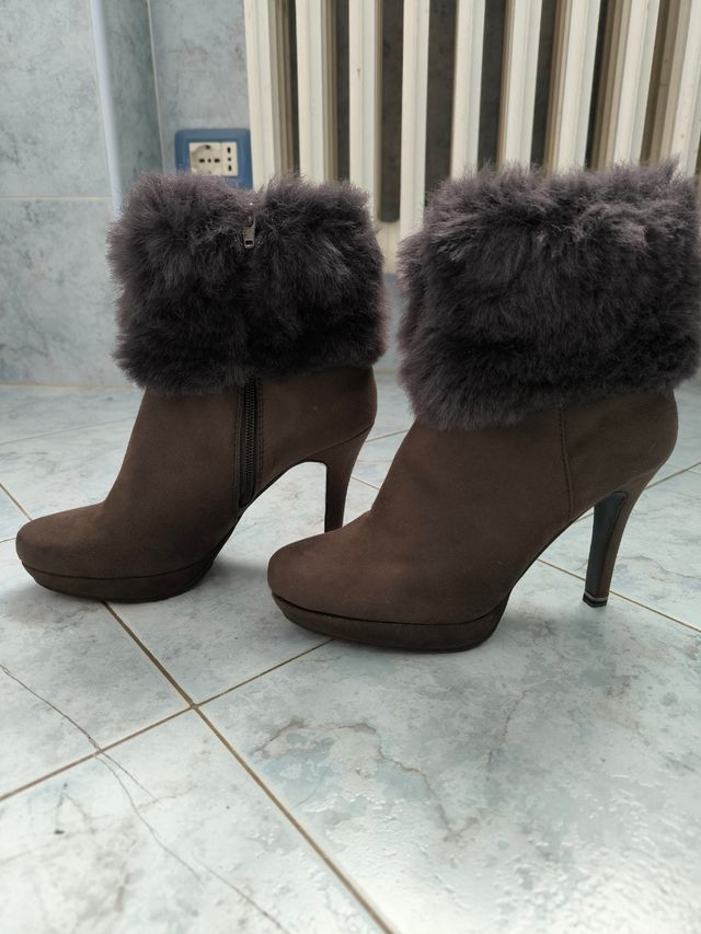Stivaletti con pelliccia e plateau
