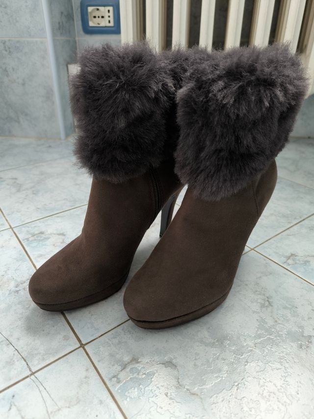 Stivaletti con pelliccia e plateau
