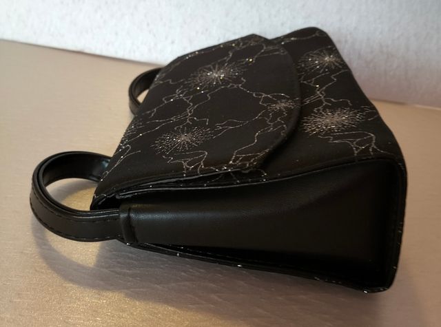 Borsetta elegante in tessuto ed ecopelle nera