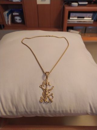 Colgante la cruz de la marina