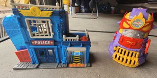 Superzings Comisaría y torre