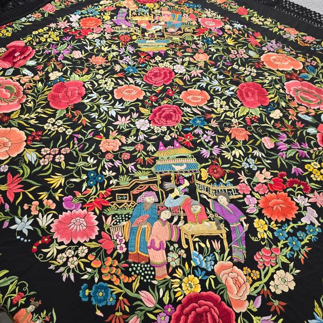 Manton de Manila rojo y marfil