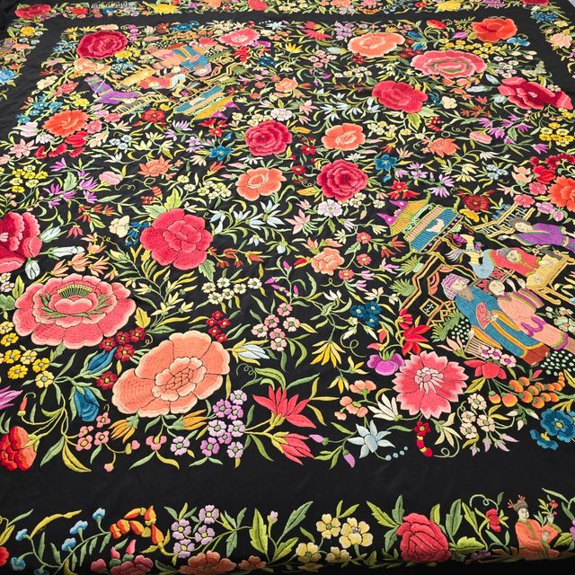 Manton de Manila rojo y marfil