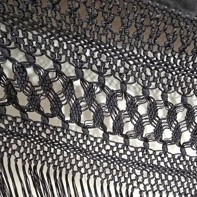 Manton de Manila rojo y marfil