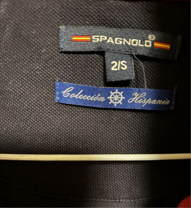 Polo azul con estampado