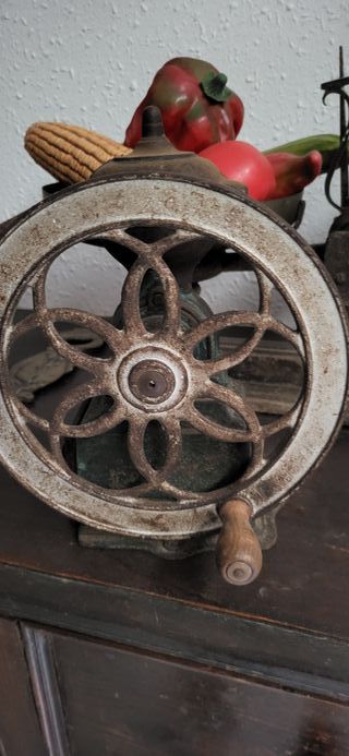 Molinillo de café antiguo