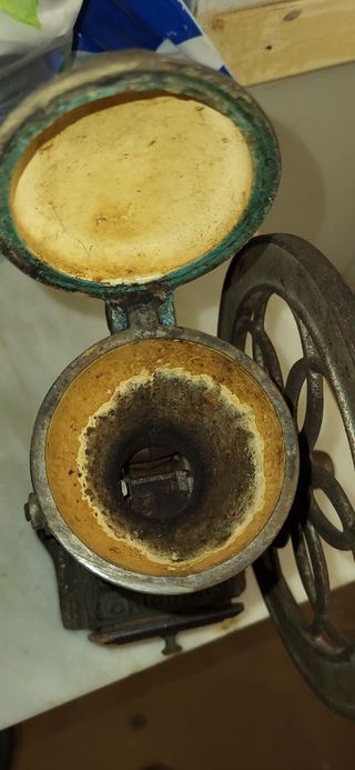 Molinillo de café antiguo