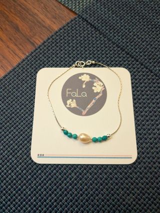 Pulsera minimalista hecha a mano