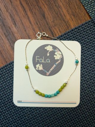 Pulsera minimalista hecha a mano