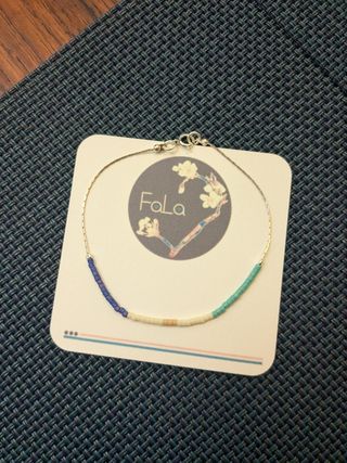 Pulsera minimalista hecha a mano