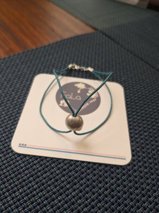 Pulsera minimalista hecha a mano