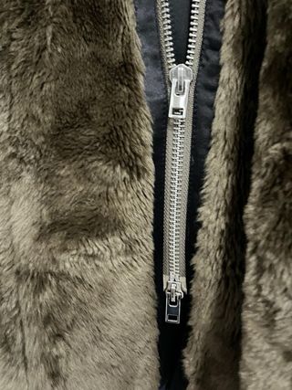 Chaquetón de pelo con capucha