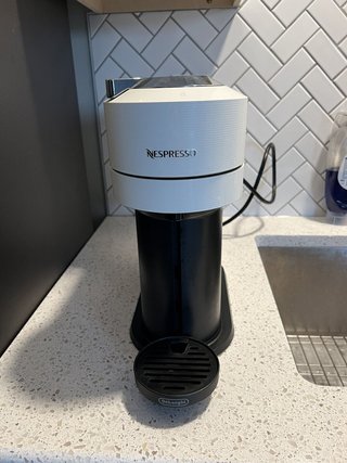 Cafetera Nespresso Vertuo Next White