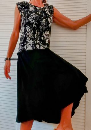 Falda negra sobrecapa