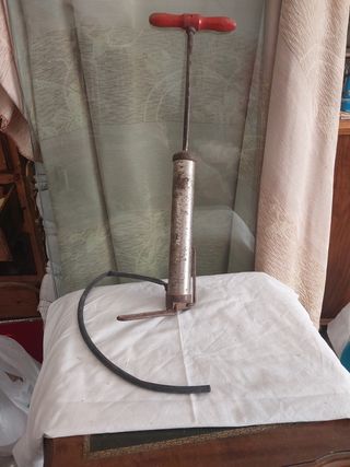 Bomba antigua de inflar