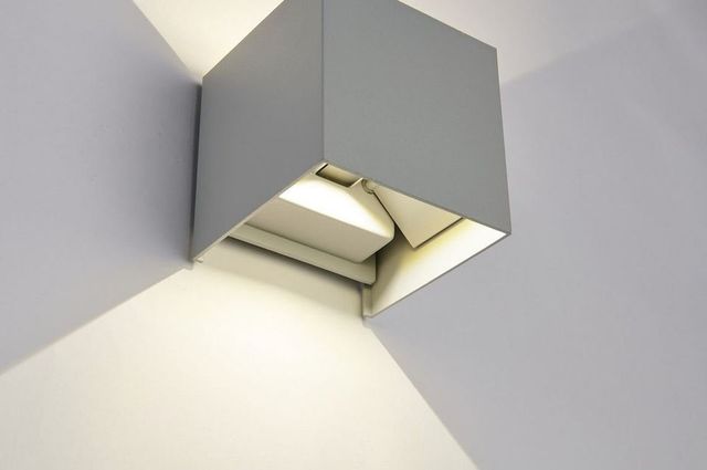 Aplique de parede - Novo - 10x10cms - IP65