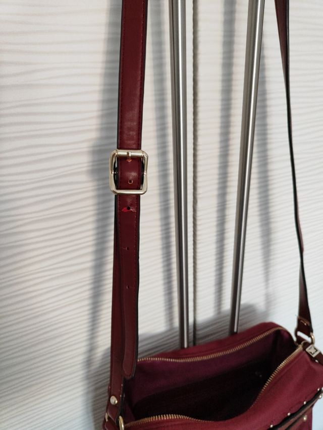 Bolso bandolera , color de temporada, GRANATE!!