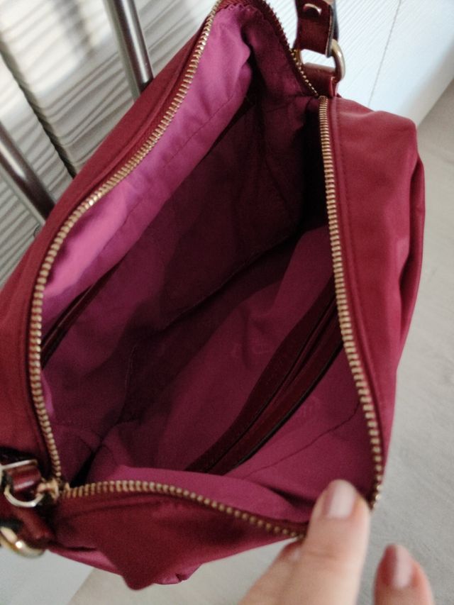 Bolso bandolera , color de temporada, GRANATE!!