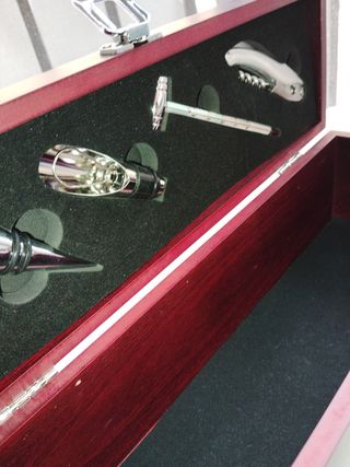 Caja accesorios para enófilos. Vinoteca