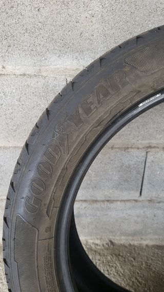 Goodyear 275 45 21 110v
