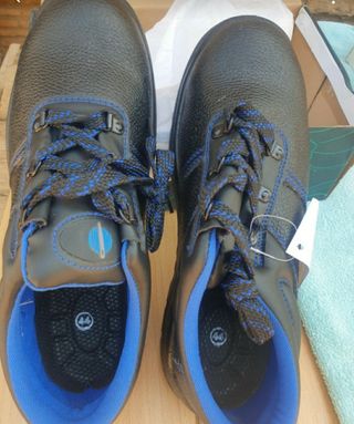 Zapatos de seguridad.