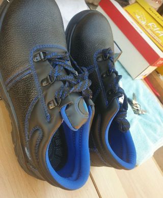 Zapatos de seguridad.