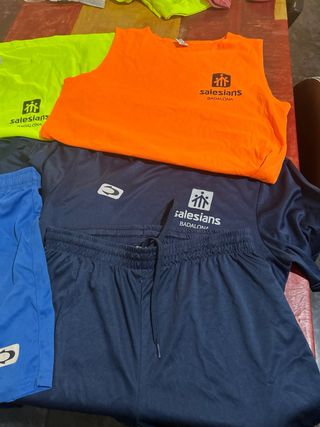Equipacion de deporte futbol Salesians Badalona