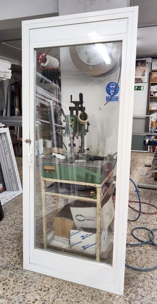 Puerta de aluminio 86,5 x 209 Cm. con Climalit