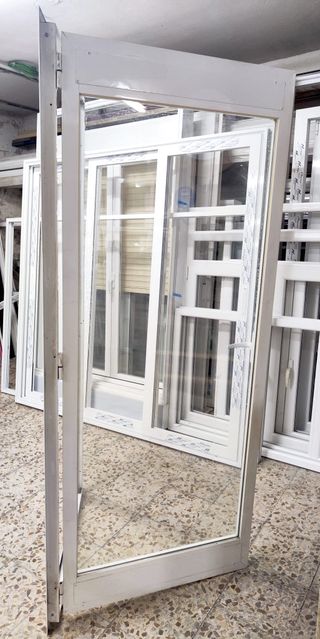 Puerta de aluminio 86,5 x 209 Cm. con Climalit