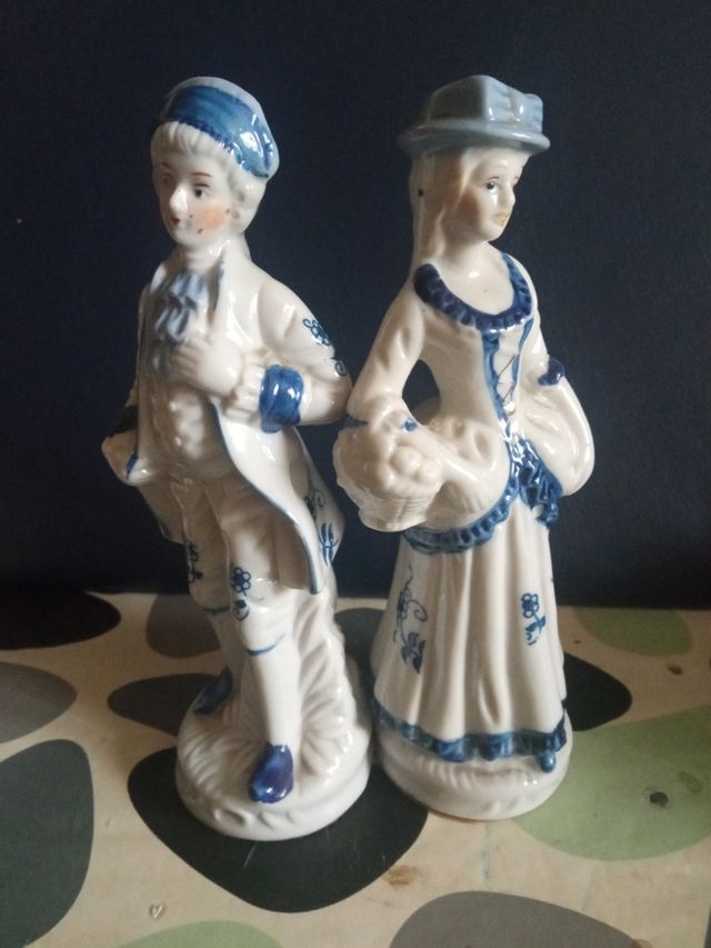 Coppia di figure antiche