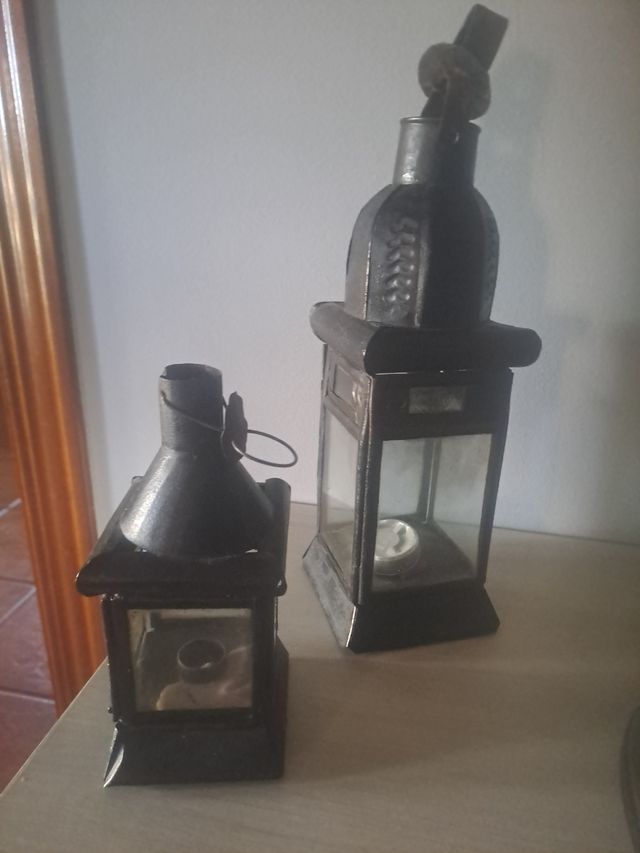 Dos faroles para velas