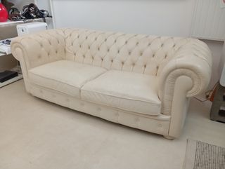 Sofá Chesterfield piel blanca