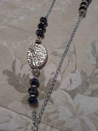 Collana in alluminio e cristalli